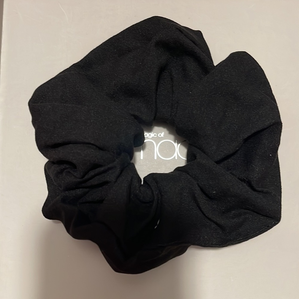 SCRUNCHIES - Picture 4 of 7